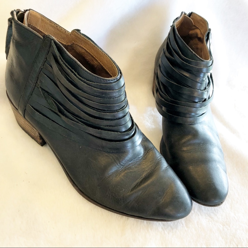 Clark’s Artisan Booties 7.5